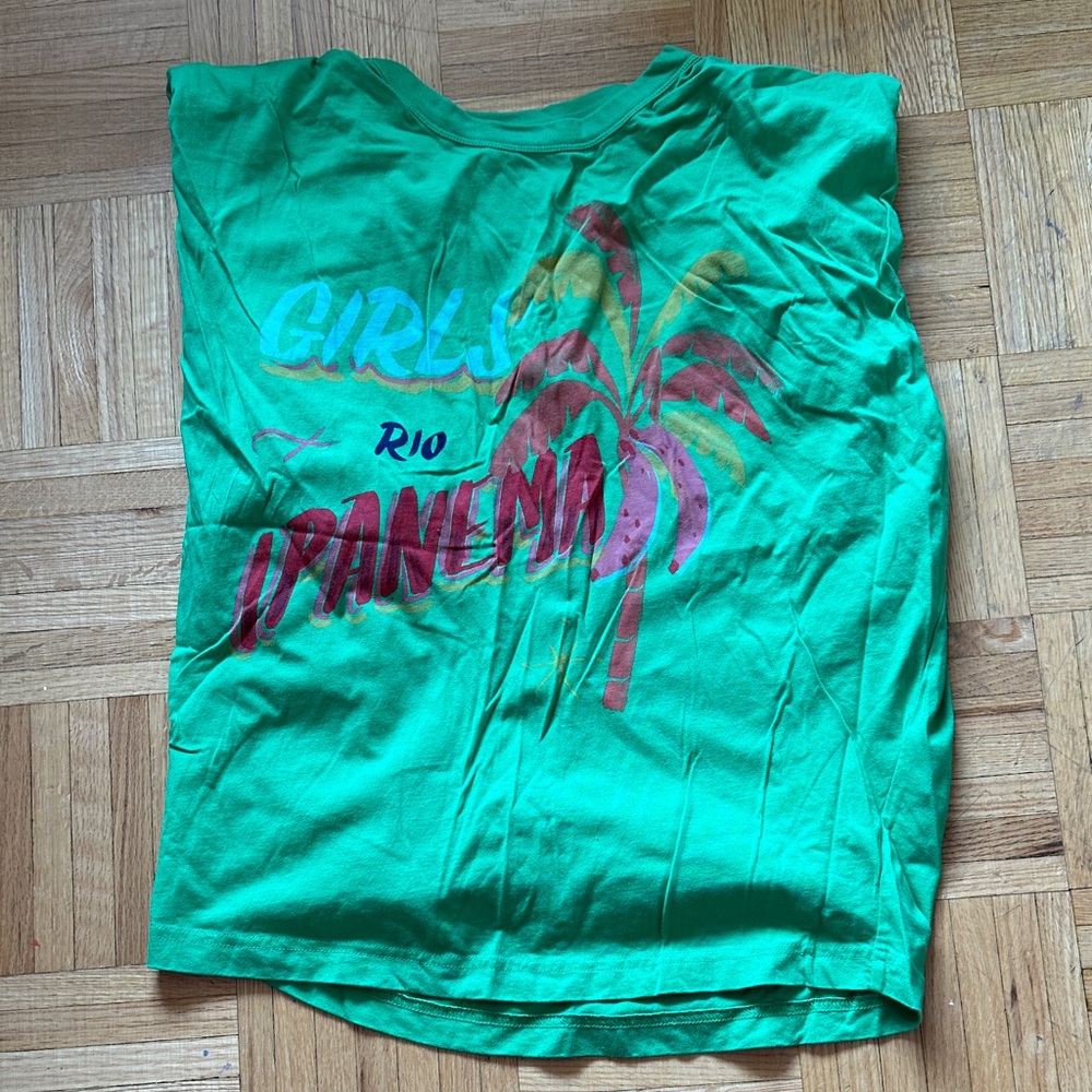 Farm Rio Graphic Sleeveless T-Shirt w Shoulder Pad